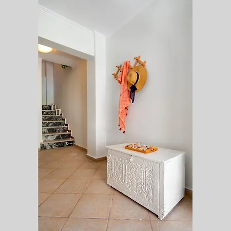 Doras House Gaios