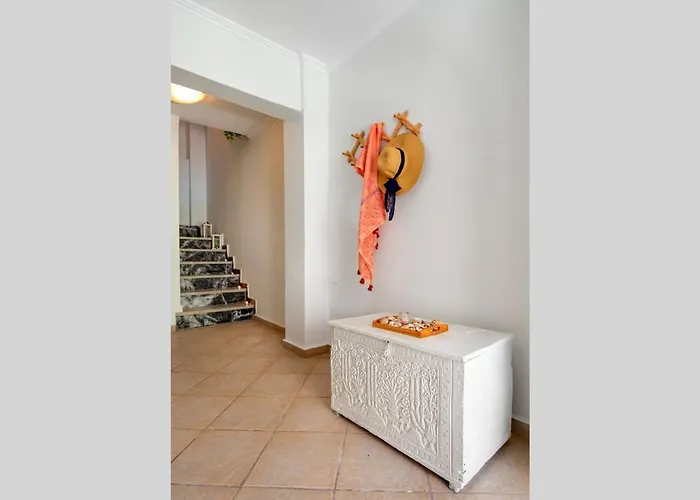Doras House Gaios